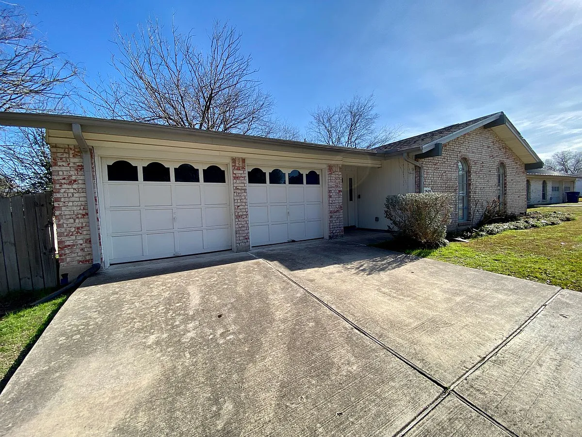 Building Photo - 2501 Candlewood Ct