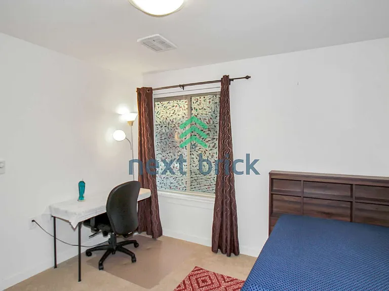1438 158th Ct NE — Photo 17