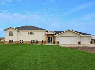 2415 58th St SE, Minot, ND 58701