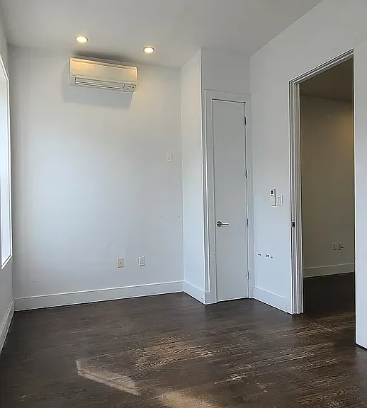 548 Howard Ave #2L — Photo 6