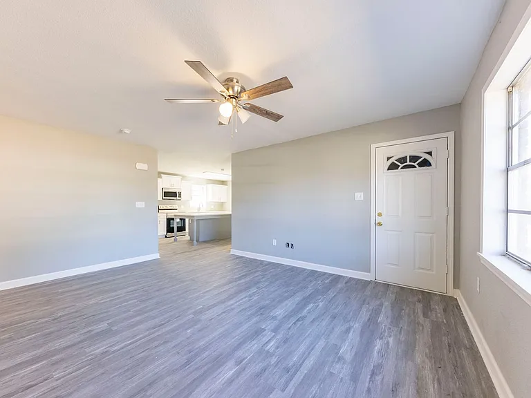 1809 W Center Ave — Photo 15