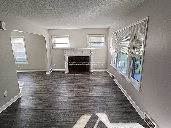 3rd image of 1003 W 22nd St