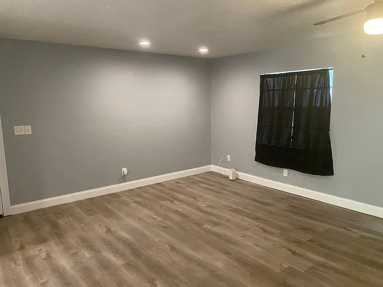 3160 E Riverside Dr — Photo 24