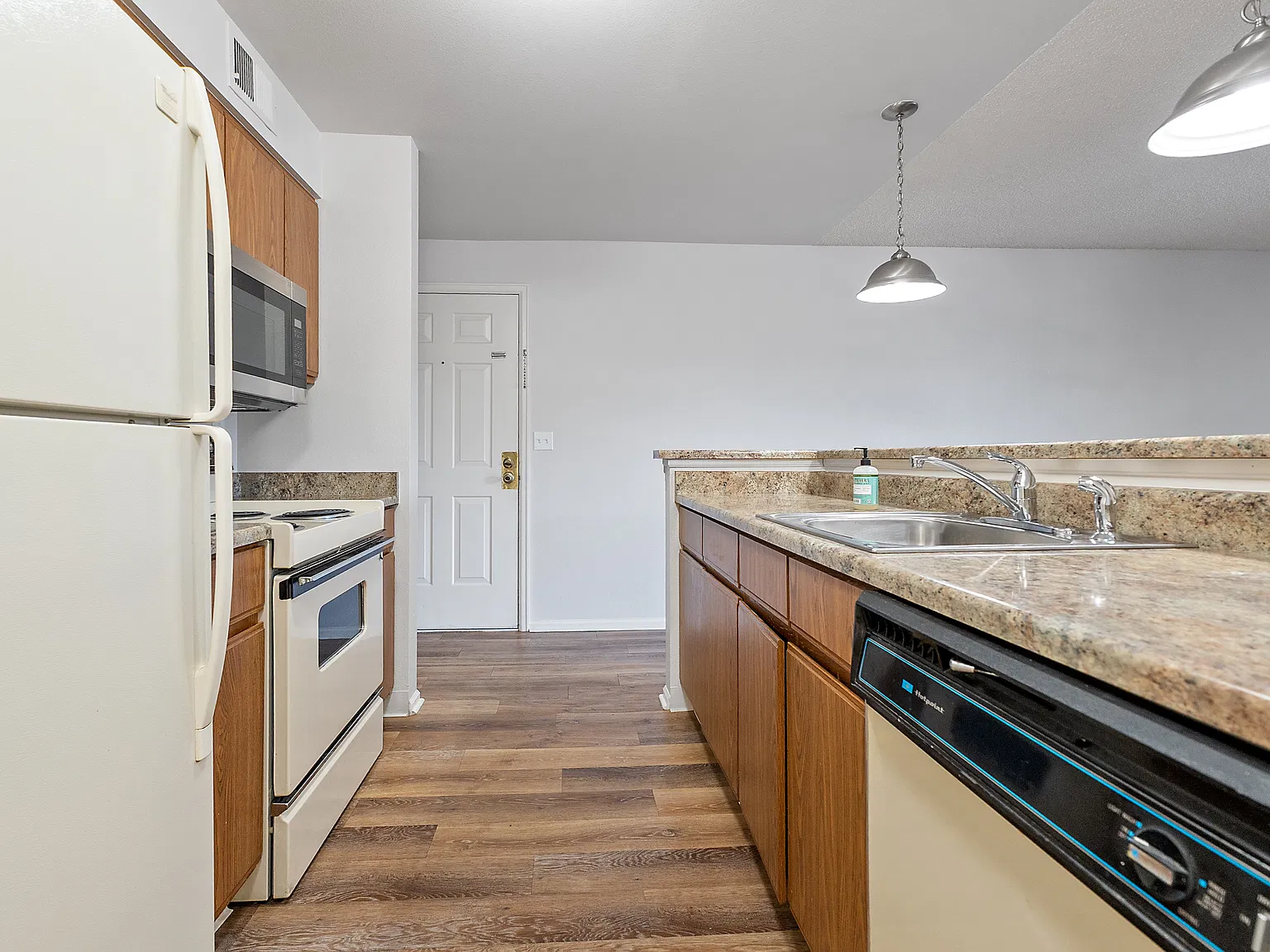 1 bed, 624 sqft, $1,100 — Photo 2