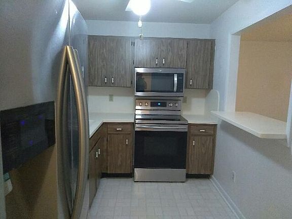 4th image of 2161 Kendall Ct