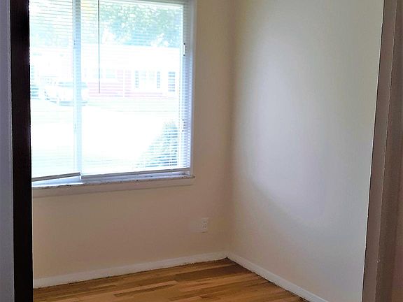 5th image of 28096 Groveland St