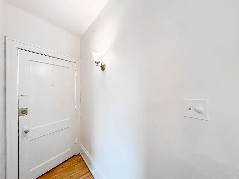 2121 Hennepin Ave S — Photo 32