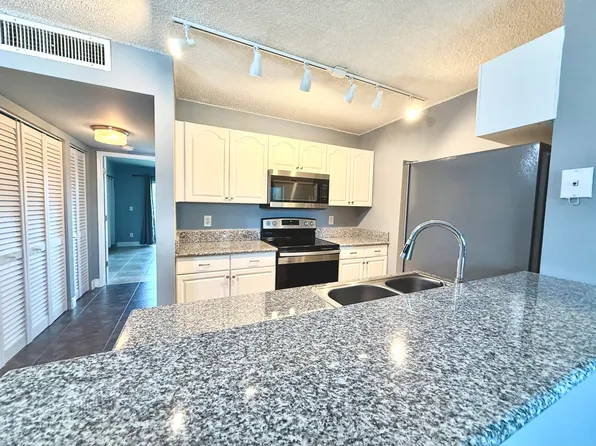 1625 Meadows Cir W, Boynton Beach, FL