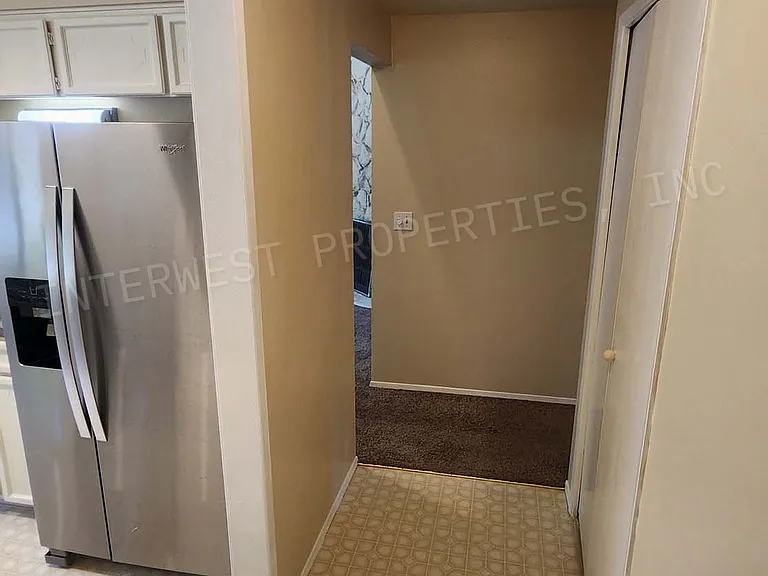 265 SW Salix Ter — Photo 15