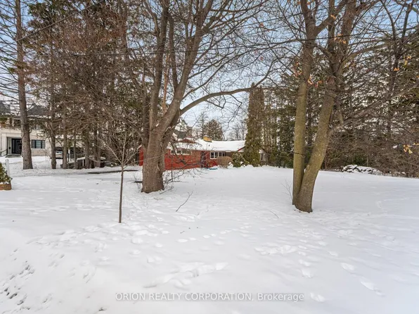 100 Westwood Ln, Richmond Hill, ON L4C 6Y3