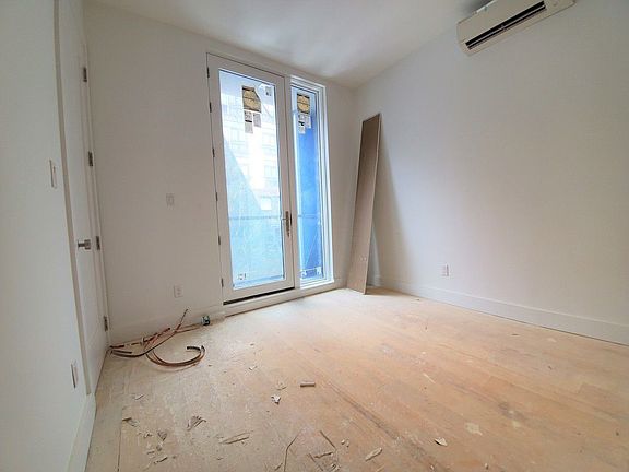 3rd image of 127 Troutman St #2L