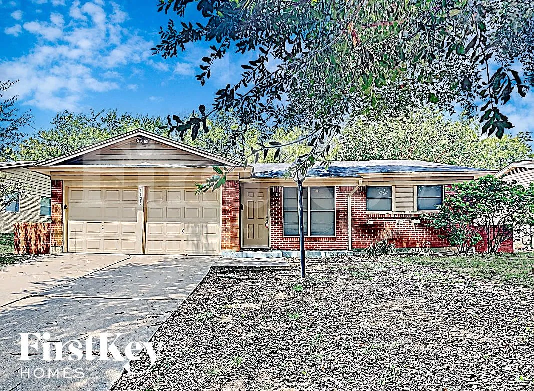 3 bed, 2.0 bath, 1156 sqft, $1,735 — Photo 1
