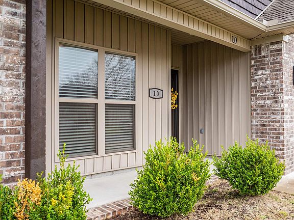 4th image of 10 Clover Leaf Ln