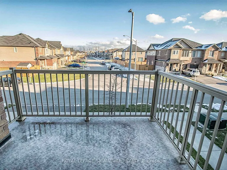 225 Westbank Trl — Photo 9
