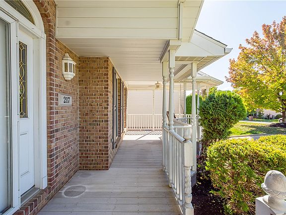 5th image of 217 Parkridge Pl