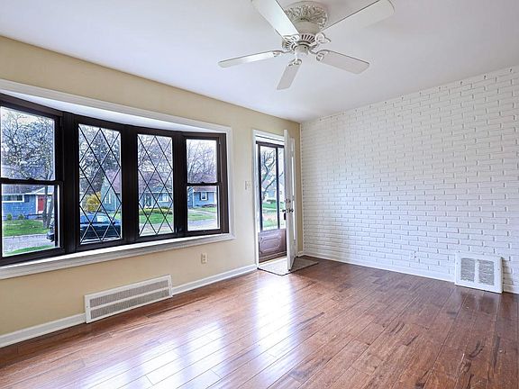 3rd image of 502 Amelia Ave