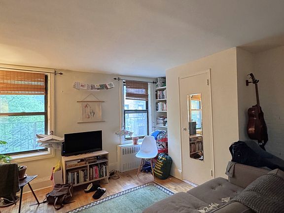 5th image of 186 Prince St APT 3