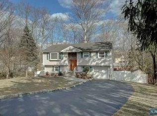 2 Thornton Dr, North Haledon, NJ 07508
