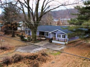 995 Joe Skinner Rd, Belpre, OH 45714