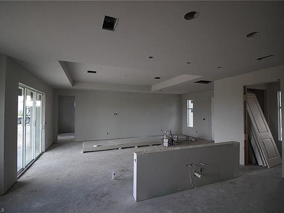 3rd image of 932 NW 5th Ave
