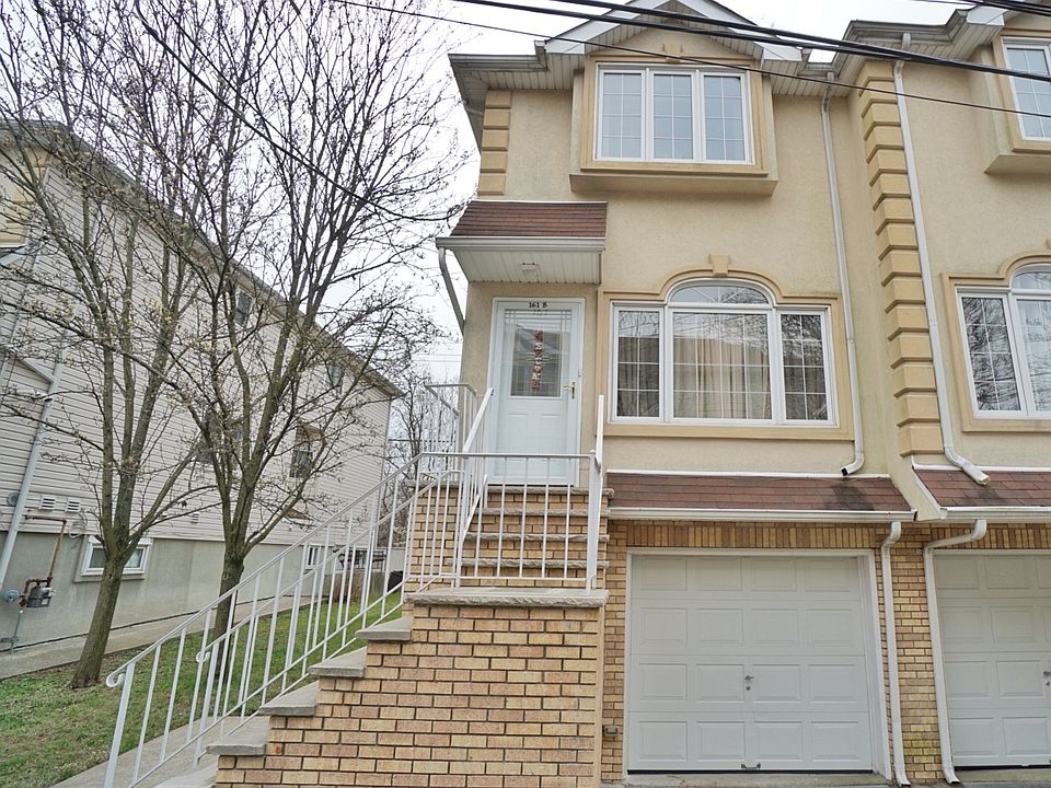 1st image of 161 A Ainsworth Ave