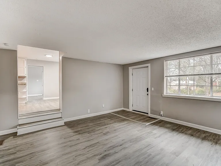 1414933_018_living_room_13546648.jpg