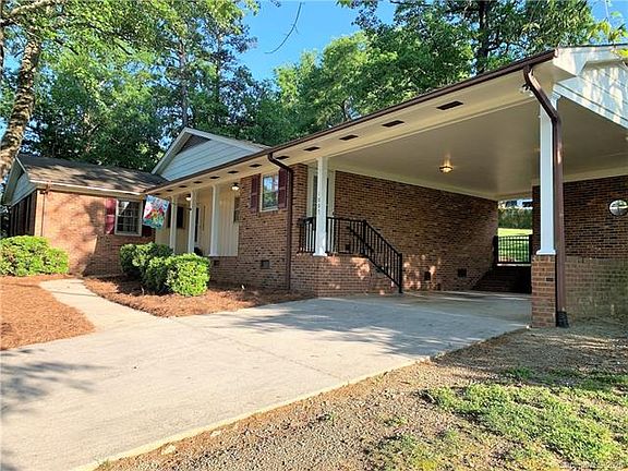 3rd image of 1007 Colonial Dr #8
