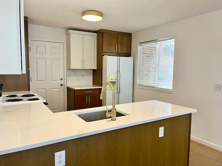 340 W 114th Pl — Photo 9