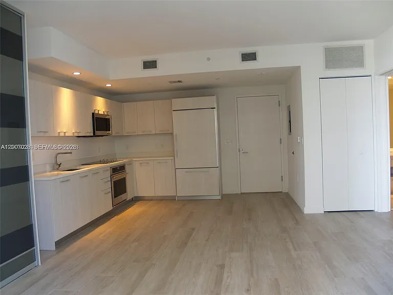 55 SW 9th St #2502 — Photo 8