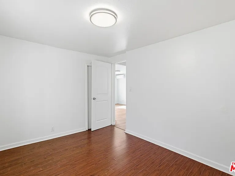 2542 Thurman Ave — Photo 10