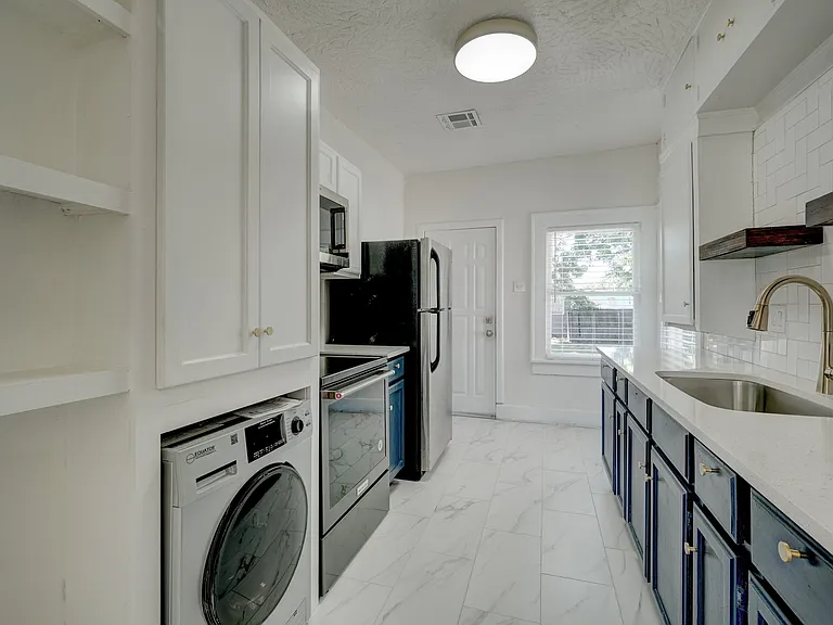 2923 N Walker Ave #2 — Photo 5
