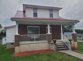 1027 W Jackson St, Covington, VA 24426