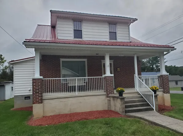 1027 W Jackson St, Covington, VA 24426