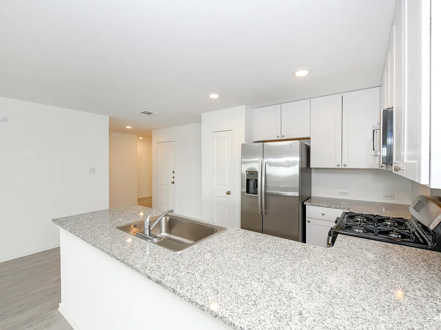 3 bed, 2.0 bath, 1474 sqft, $1,875 — Photo 3