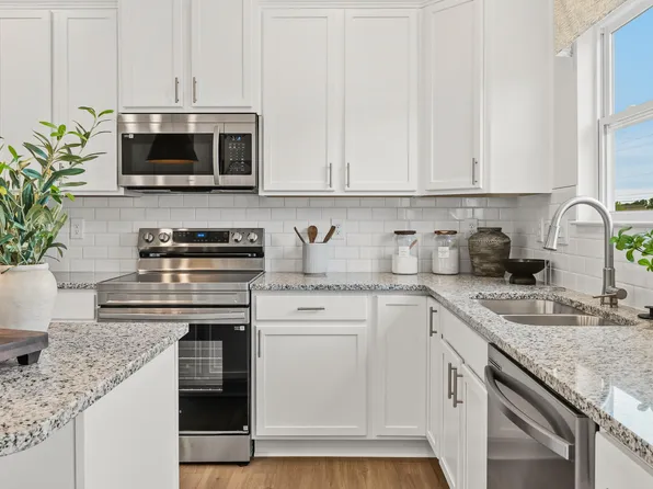 5626 Village Channel Dr, Canalwinchester, OH 43110