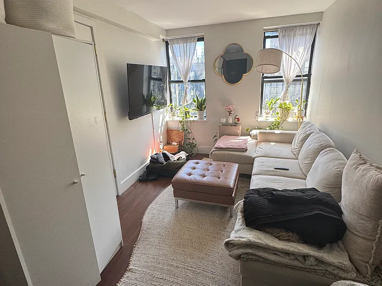 514 E 6th St #5R — Photo 1