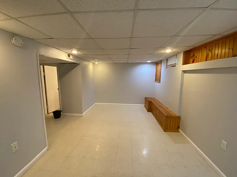 518 Burlington Ct — Photo 16