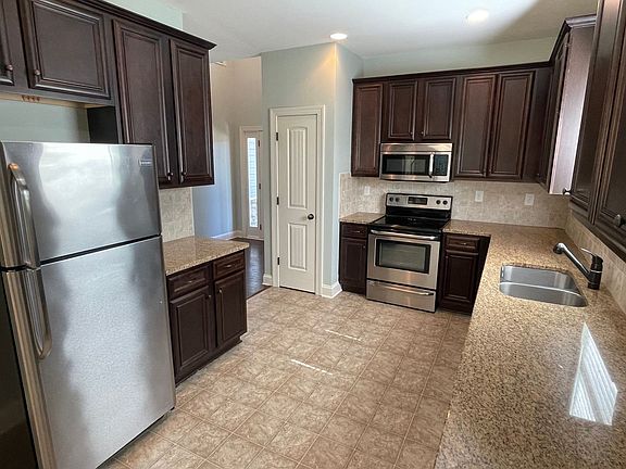 5th image of 225 Claudia Dr