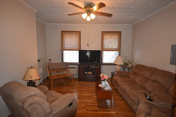 Rented by Bedford & Jane | media 9