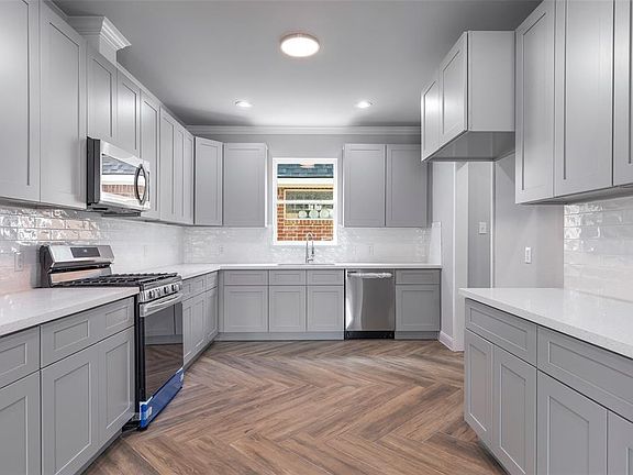 4th image of 7655 NE Ameswood Rd