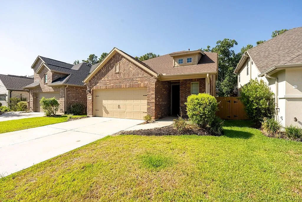 4 bed, 3.5 bath, 2563 sqft, $3,000 — Photo 2