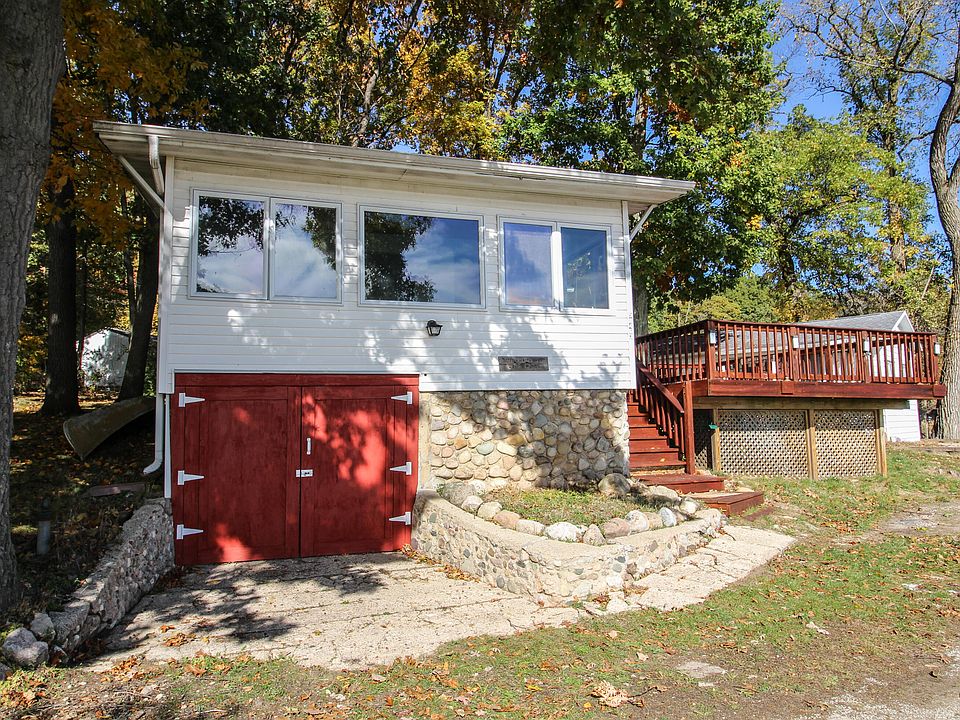 1st image of 58463 Loop Rd