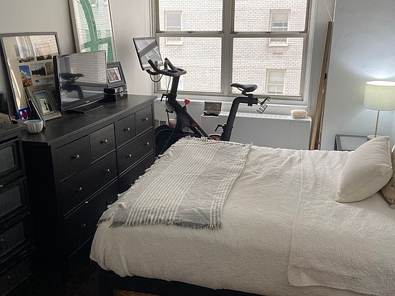 3rd image of 155 W 68th St APT 915