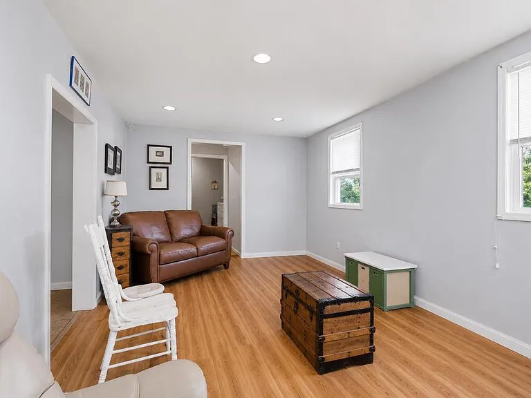 7 Idlewild Ave #B — Photo 10