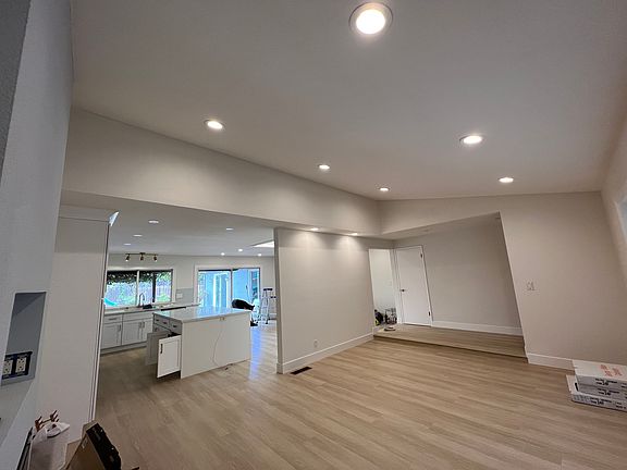 4th image of 1373 Fisher Hawk Dr