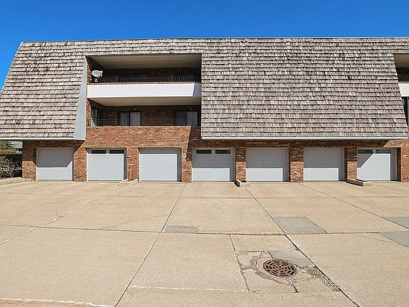 2nd image of 200 Red Top Dr APT 302