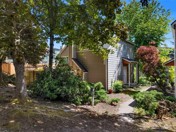 8436 26th Avenue SW #C, Seattle, WA 98109