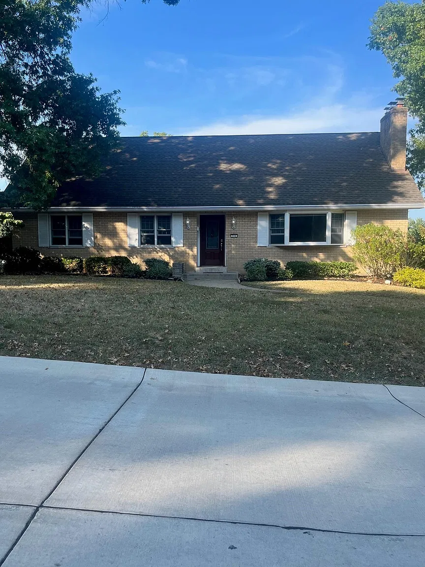 306 Redwood Dr photo 1
