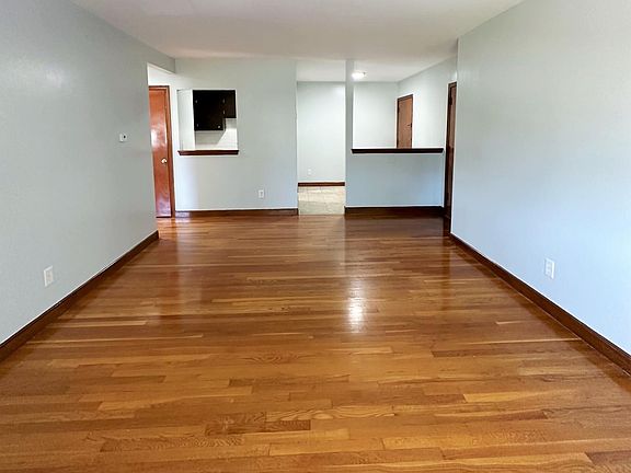 4th image of 580 Bridge St #39T