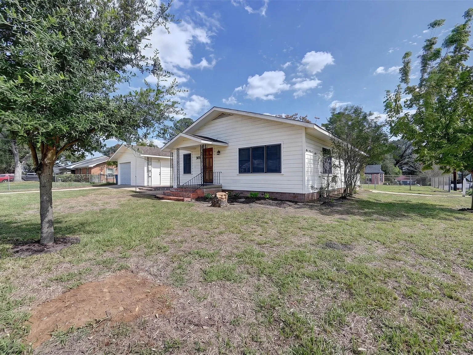 2 bed, 1.5 bath, 1350 sqft, $2,100 — Photo 3